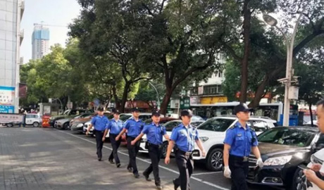 宏盾市容管理严格管理认真负责 整治占道经营